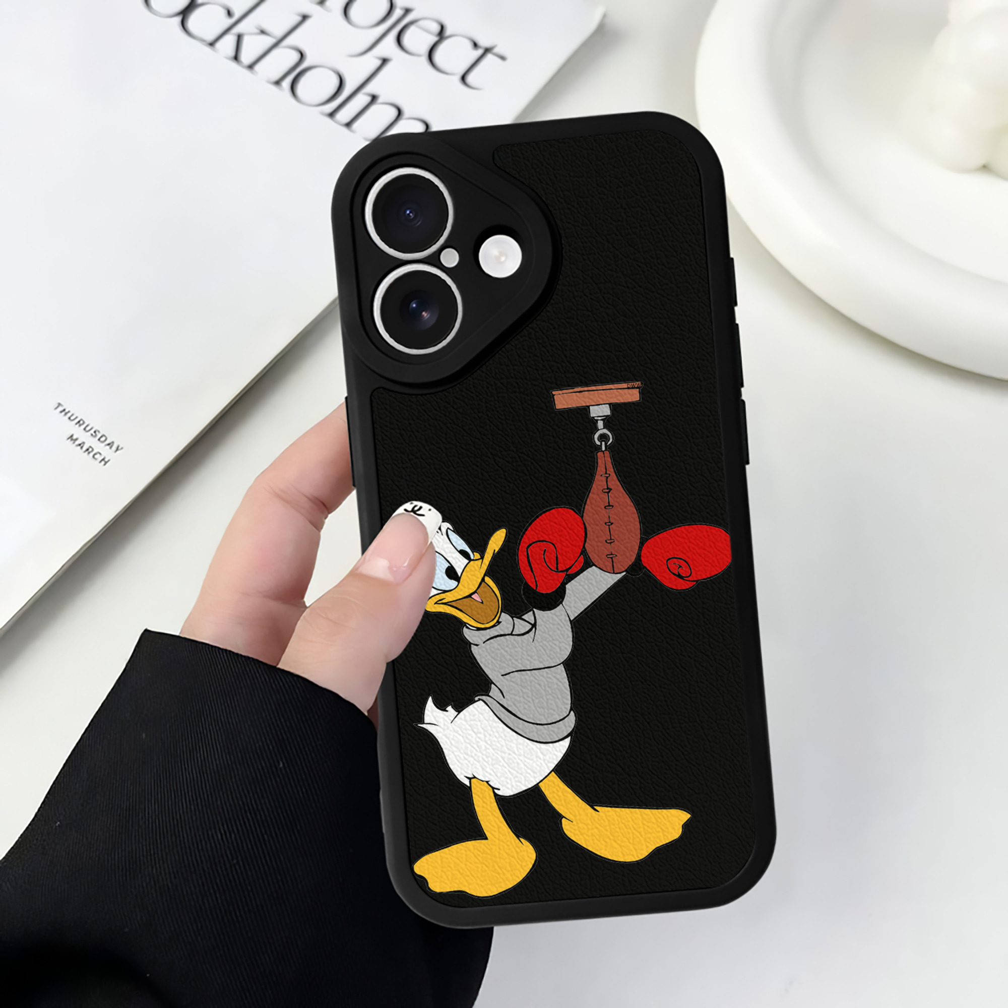 （画像用） ミッキーマウス Mickey Mouse 【iPhone 16シリーズ対応】シリコンスマホケース（レザー調） 材質：シリコン